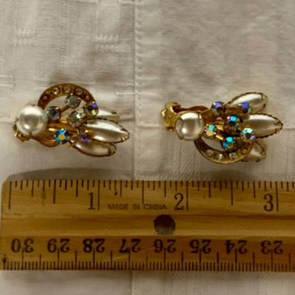 Vintage 1950s Clip Earring Gold & Aurora Borealis Crystal Bead Faux Pearl (J211) - Picture 3 of 13